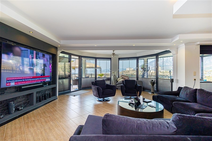 فيلا مع إطلالة بانورامية على البحر الأبيض المتوسط هي مساحة مثالية للعيش والاسترخاء