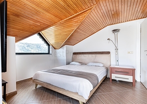 فيلا مع إطلالة بانورامية على البحر الأبيض المتوسط هي مساحة مثالية للعيش والاسترخاء