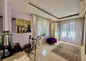 فيلا مريحة مطلة على البحر وحديقة في واحدة من أكثر المناطق الخلابة في ألانيا