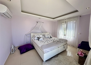 فيلا مريحة مطلة على البحر وحديقة في واحدة من أكثر المناطق الخلابة في ألانيا