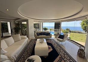 فيلا مريحة مطلة على البحر وحديقة في واحدة من أكثر المناطق الخلابة في ألانيا