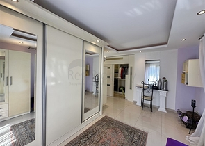 فيلا مريحة مطلة على البحر وحديقة في واحدة من أكثر المناطق الخلابة في ألانيا