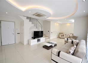 شقة 2+1 في مجمع على بعد 50 متر من الشاطئ في منطقة كارجيجاك