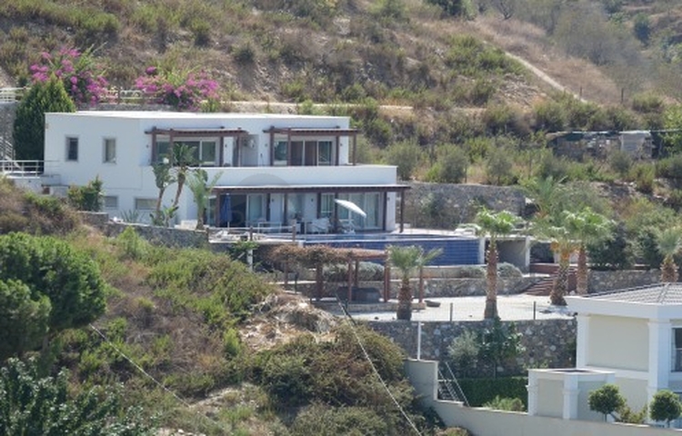 فيلا فاخرة محاطة بالطبيعة والراحة