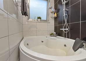 فيلا فاخرة محاطة بالطبيعة والراحة