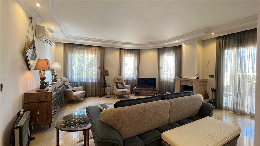 فيلا مفروشة مطلة على البحر في منطقة كارجيجاك الخلابة