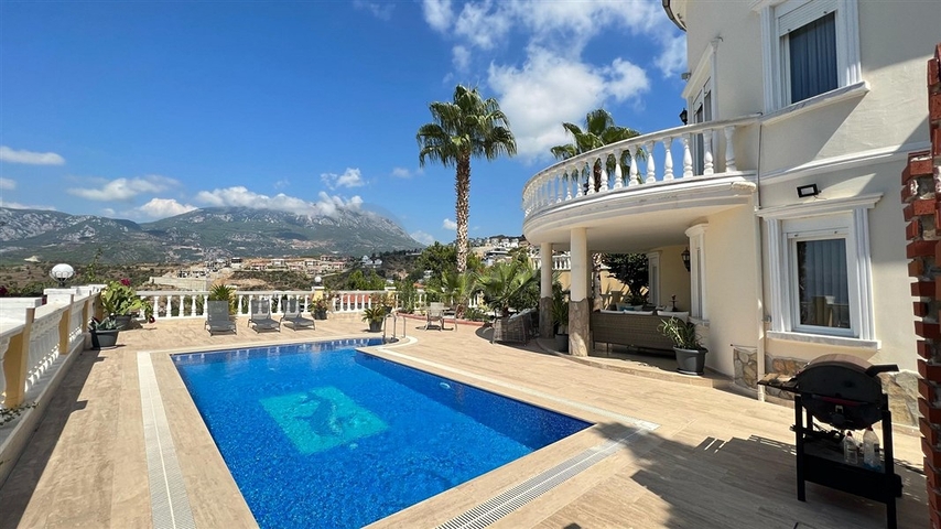 فيلا مفروشة مطلة على البحر في منطقة كارجيجاك الخلابة