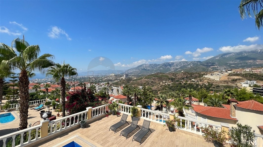 فيلا مفروشة مطلة على البحر في منطقة كارجيجاك الخلابة