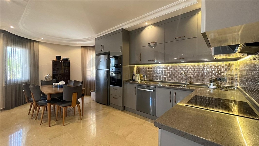 فيلا مفروشة مطلة على البحر في منطقة كارجيجاك الخلابة