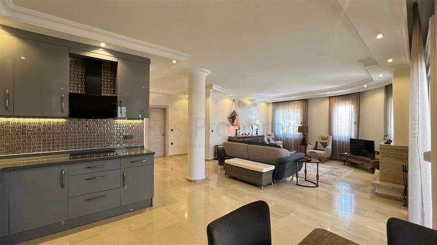 فيلا مفروشة مطلة على البحر في منطقة كارجيجاك الخلابة