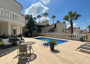 فيلا مفروشة مطلة على البحر في منطقة كارجيجاك الخلابة