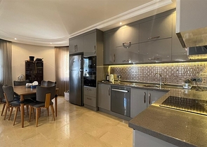 فيلا مفروشة مطلة على البحر في منطقة كارجيجاك الخلابة