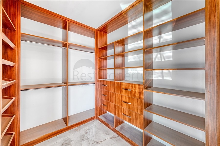 فيلا فاخرة حديثة في وسط سيكجيلي مع إطلالات بانورامية على البحر فيلا فاخرة حديثة في وسط سيكجيلي مع إطلالات بانورامية على البحر