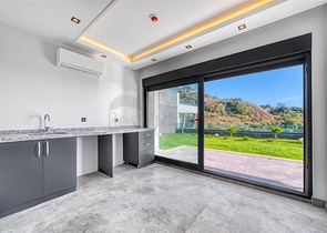 فيلا فاخرة حديثة في وسط سيكجيلي مع إطلالات بانورامية على البحر فيلا فاخرة حديثة في وسط سيكجيلي مع إطلالات بانورامية على البحر