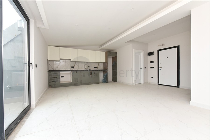 بنتهاوس مطل على البحر في قلب ألانيا 