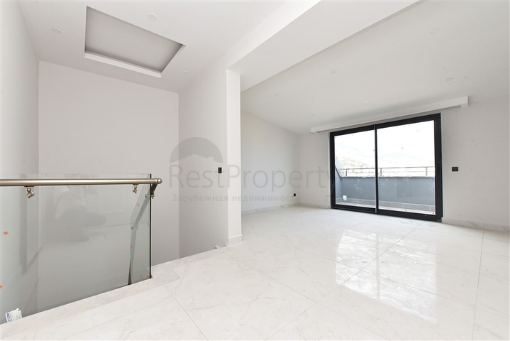 بنتهاوس مطل على البحر في قلب ألانيا 