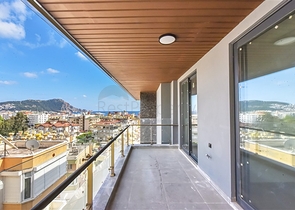 بنتهاوس مطل على البحر في قلب ألانيا 