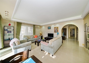 شقة 2+1 في منطقة محمودلار على مسافة قريبة من البحر