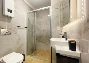 شقة حديثة 1 + 1 في مجمع مع بنية تحتية للفنادق-على بعد 250 متر فقط من شاطئ كليوباترا