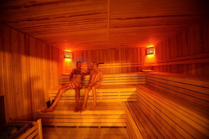 فيلا فاخرة مع مناظر بانورامية وبنية تحتية كاملة في قلب الطبيعة