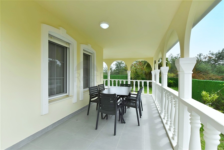 فيلا فاخرة مع مناظر بانورامية وبنية تحتية كاملة في قلب الطبيعة