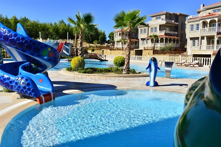 فيلا فاخرة مع مناظر بانورامية وبنية تحتية كاملة في قلب الطبيعة