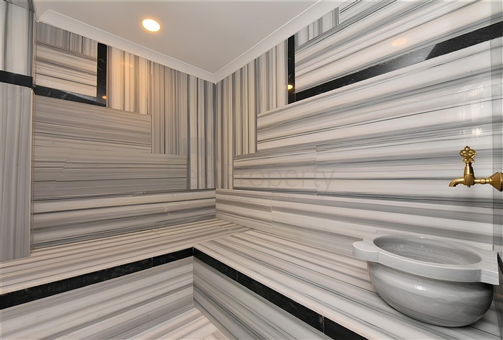 فيلا فاخرة مع مناظر بانورامية وبنية تحتية كاملة في قلب الطبيعة