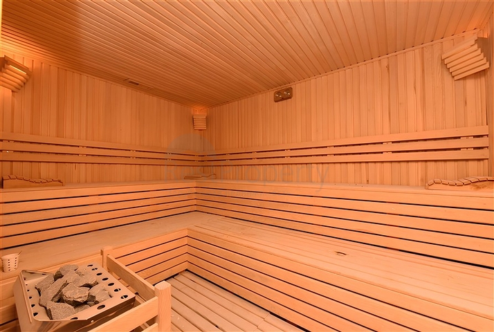 فيلا فاخرة مع مناظر بانورامية وبنية تحتية كاملة في قلب الطبيعة