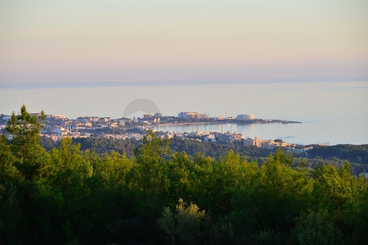 فيلا فاخرة مع مناظر بانورامية وبنية تحتية كاملة في قلب الطبيعة