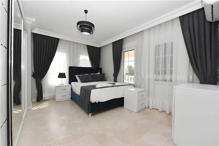 فيلا فاخرة مع مناظر بانورامية وبنية تحتية كاملة في قلب الطبيعة