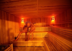 فيلا فاخرة مع مناظر بانورامية وبنية تحتية كاملة في قلب الطبيعة