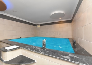 فيلا فاخرة مع مناظر بانورامية وبنية تحتية كاملة في قلب الطبيعة