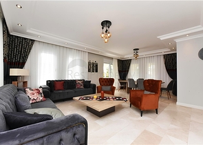 فيلا فاخرة مع مناظر بانورامية وبنية تحتية كاملة في قلب الطبيعة