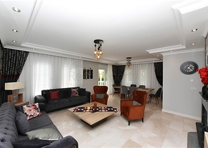 فيلا فاخرة مع مناظر بانورامية وبنية تحتية كاملة في قلب الطبيعة