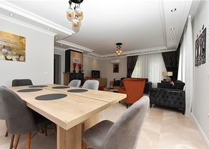 فيلا فاخرة مع مناظر بانورامية وبنية تحتية كاملة في قلب الطبيعة