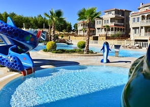 فيلا فاخرة مع مناظر بانورامية وبنية تحتية كاملة في قلب الطبيعة