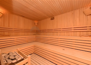 فيلا فاخرة مع مناظر بانورامية وبنية تحتية كاملة في قلب الطبيعة