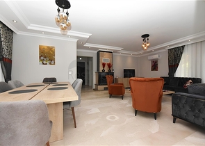 فيلا فاخرة مع مناظر بانورامية وبنية تحتية كاملة في قلب الطبيعة