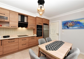 فيلا فاخرة مع مناظر بانورامية وبنية تحتية كاملة في قلب الطبيعة