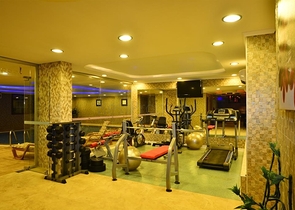 فيلا فاخرة مع مناظر بانورامية وبنية تحتية كاملة في قلب الطبيعة