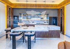 بنتهاوس مفروش واسع في منطقة مرموقة في أوبا