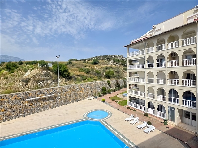 شقة فسيحة 2 + 1 مطلة على البحر في منطقة هادئة في ألانيا 