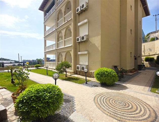 شقة فسيحة 2 + 1 مطلة على البحر في منطقة هادئة في ألانيا 