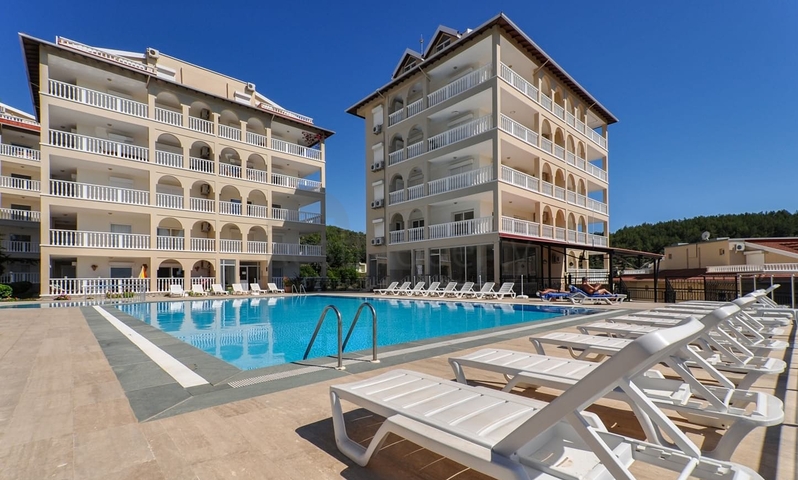 شقة فسيحة 2 + 1 مطلة على البحر في منطقة هادئة في ألانيا 