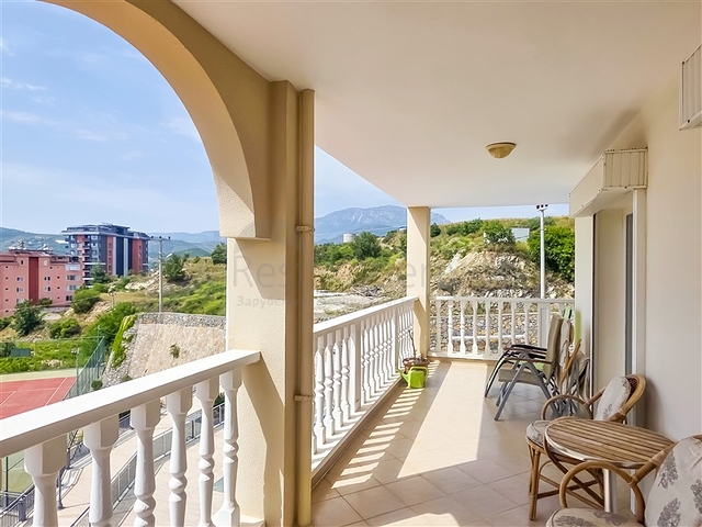 شقة فسيحة 2 + 1 مطلة على البحر في منطقة هادئة في ألانيا 