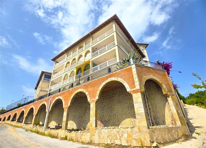 شقة فسيحة 2 + 1 مطلة على البحر في منطقة هادئة في ألانيا 