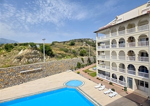 شقة فسيحة 2 + 1 مطلة على البحر في منطقة هادئة في ألانيا 