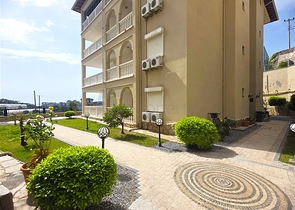 شقة فسيحة 2 + 1 مطلة على البحر في منطقة هادئة في ألانيا 