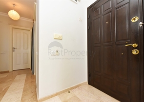 شقة فسيحة 2 + 1 مطلة على البحر في منطقة هادئة في ألانيا 