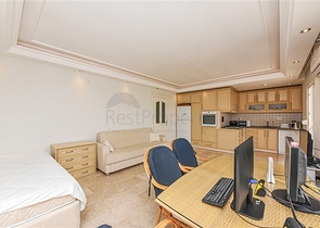 شقة فسيحة 2 + 1 مطلة على البحر في منطقة هادئة في ألانيا 